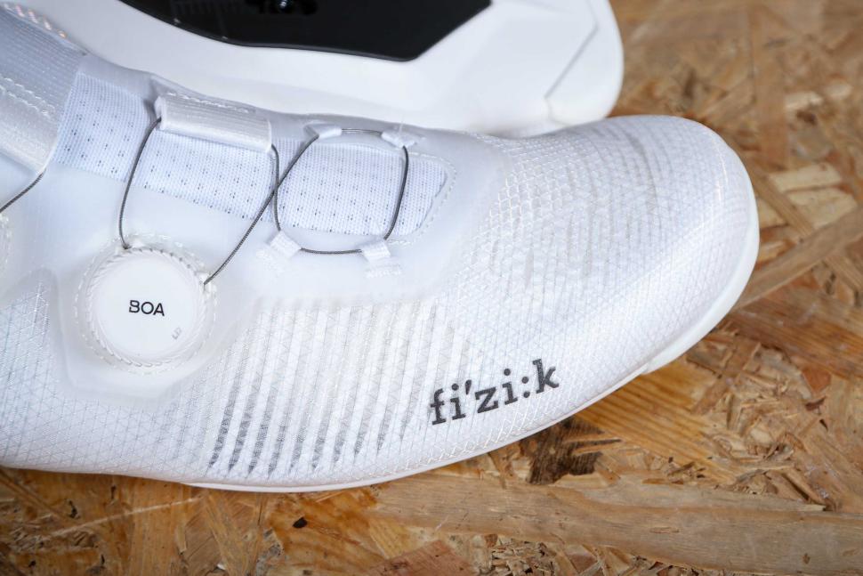 2025 Fizik Vento Vega Carbon - toe.jpg