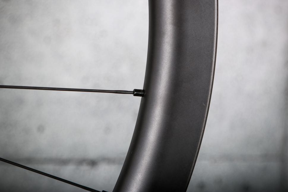 2025 Fulcrum Wind 42 Carbon SRAM XDR TL Disc Brake Road Wheelset - spoke nipple.jpg