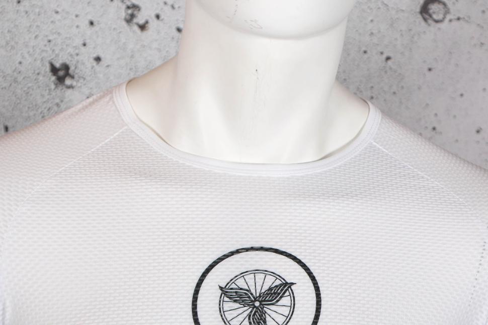 2025 Galibier Echelon Short Sleeve Base Layer - collar.jpg