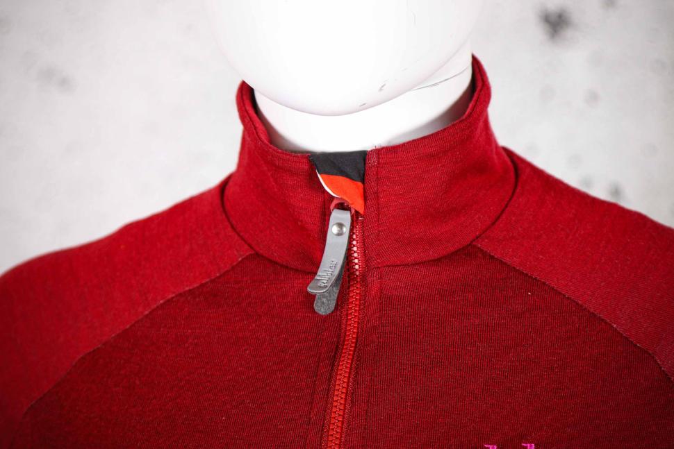 2025 Galibier Female Roubaix Merino Jersey - collar 1.jpg