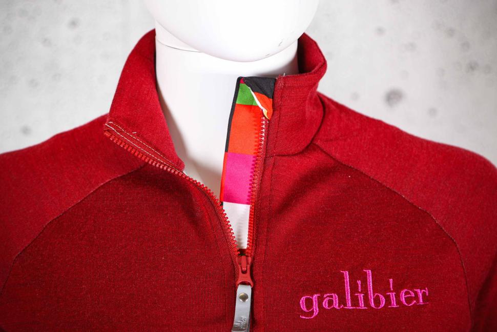 2025 Galibier Female Roubaix Merino Jersey - collar 2.jpg