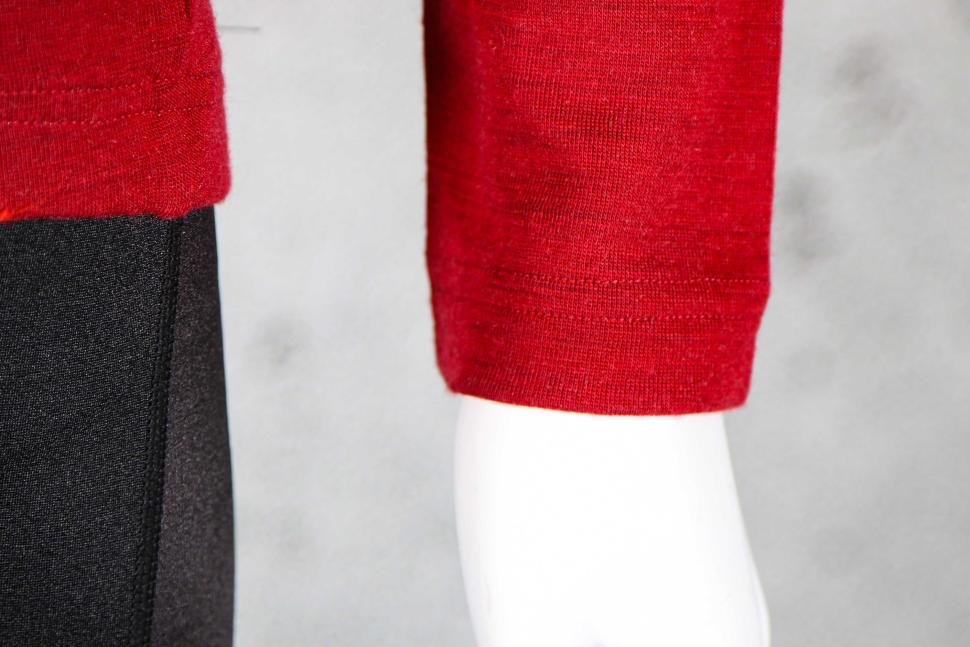 2025 Galibier Female Roubaix Merino Jersey - cuff.jpg