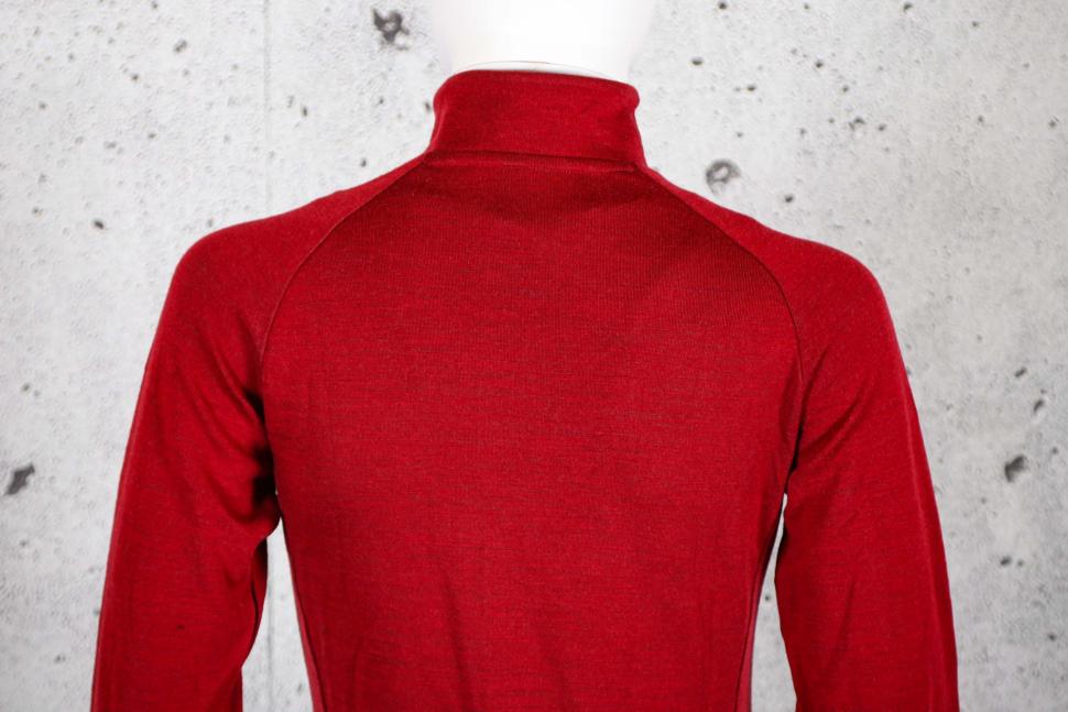 2025 Galibier Female Roubaix Merino Jersey - shoulders.jpg