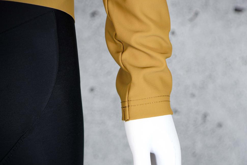 2025 Galibier GrandTour Female Jacket - cuff.jpg