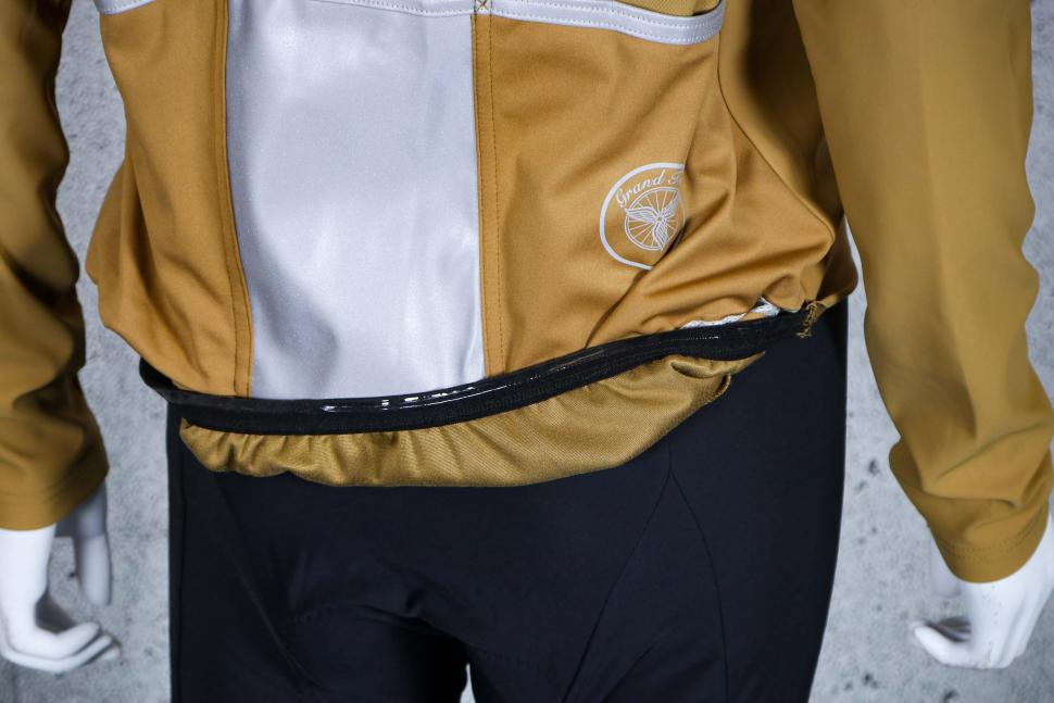 2025 Galibier GrandTour Female Jacket - gripper.jpg