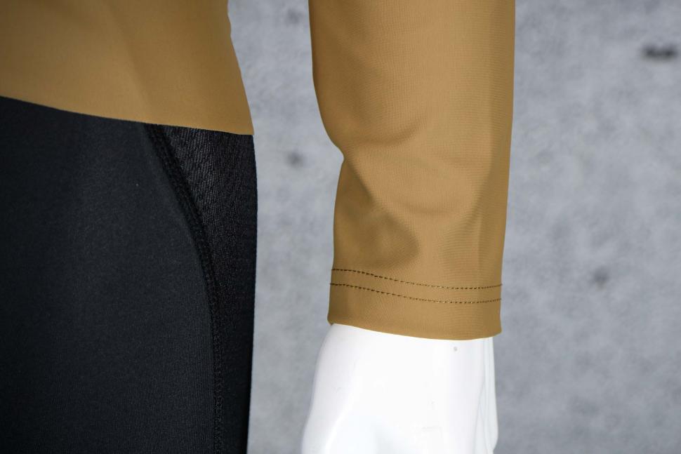 2025 Galibier GrandTour Pro Jacket - cuff 2.jpg