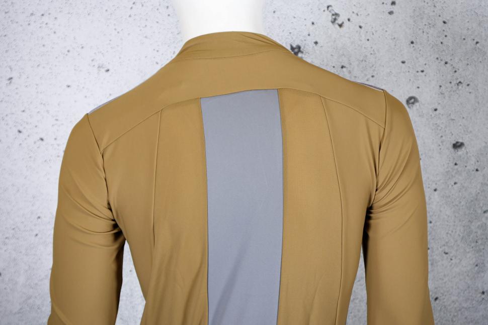 2025 Galibier GrandTour Pro Jacket - shoulders.jpg