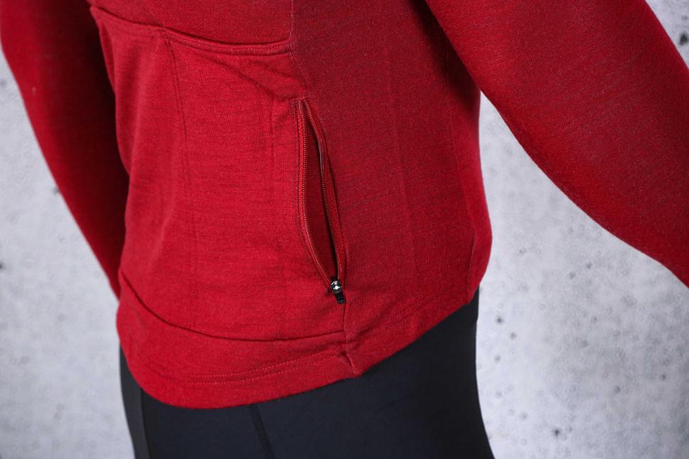 2025 Galibier Roubaix Merino Jersey - zipped pocket.jpg
