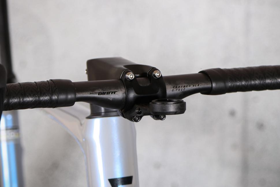 2025 Giant Defy Advanced SL 1 - bars 2.jpg
