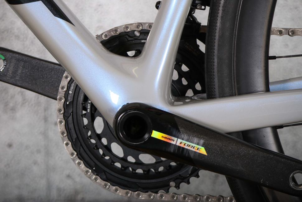 2025 Giant Defy Advanced SL 1 - bottom bracket.jpg