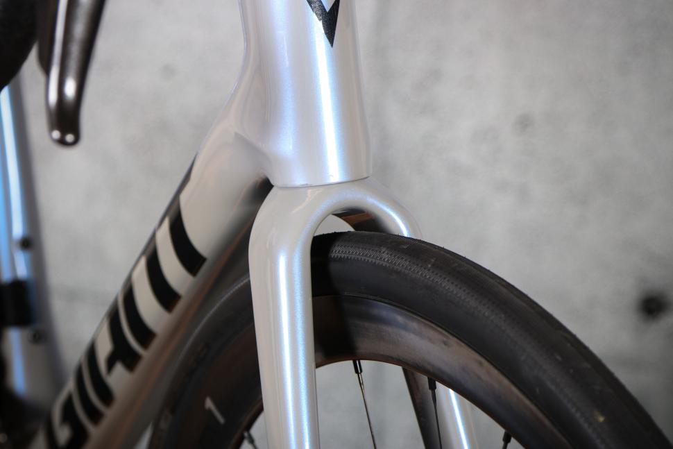 2025 Giant Defy Advanced SL 1 - fork clearance.jpg