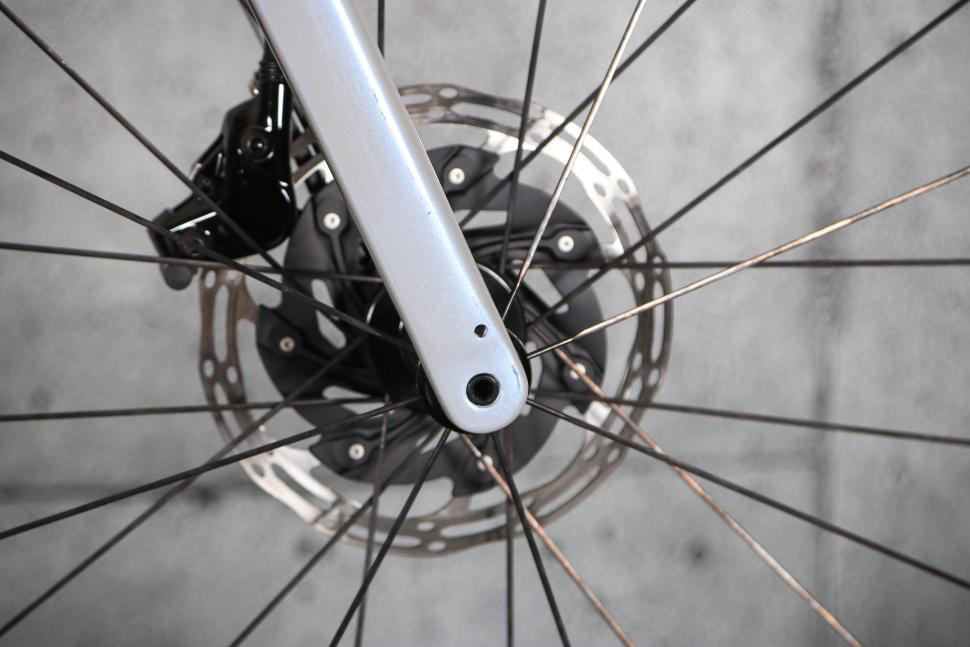 2025 Giant Defy Advanced SL 1 - fork detail.jpg