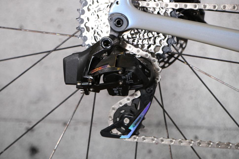 2025 Giant Defy Advanced SL 1 - rear mech.jpg