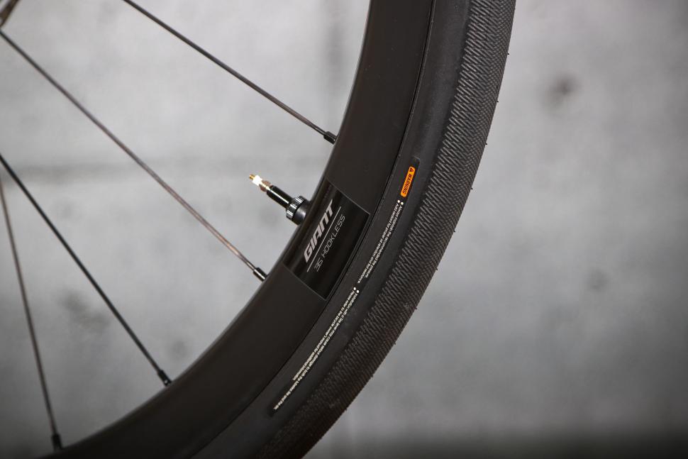 2025 Giant Defy Advanced SL 1 - rim.jpg