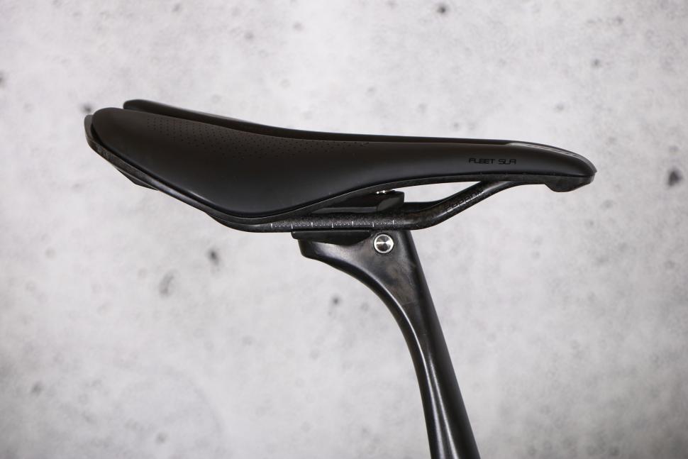 2025 Giant Defy Advanced SL 1 - saddle and post.jpg