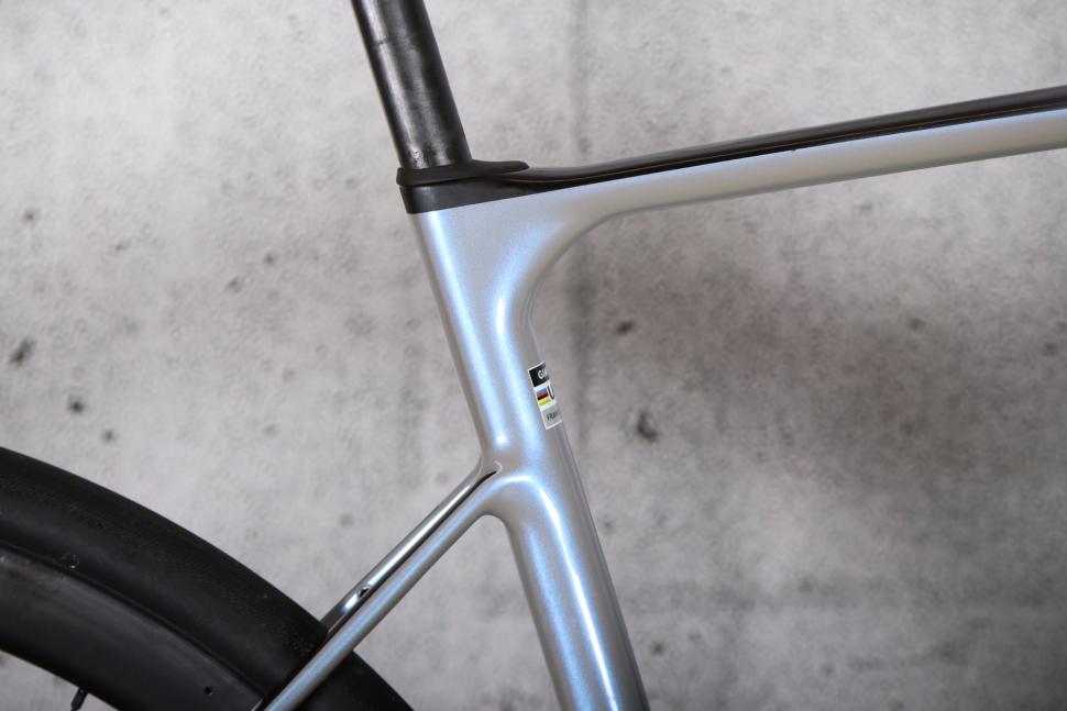 2025 Giant Defy Advanced SL 1 - seat tube junction.jpg
