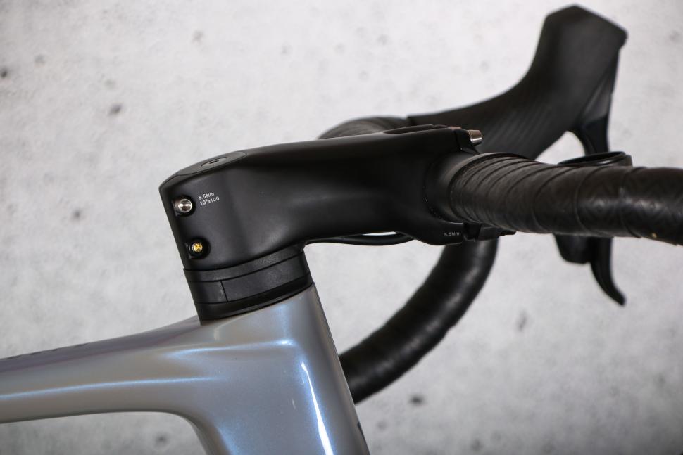2025 Giant Defy Advanced SL 1 - stem.jpg