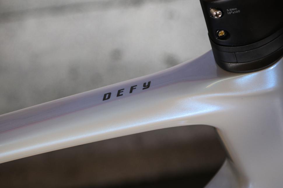 2025 Giant Defy Advanced SL 1 - top tube detail.jpg