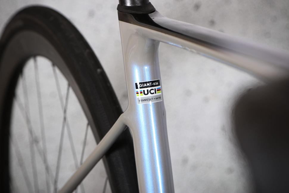 2025 Giant Defy Advanced SL 1 - UCI sticker.jpg