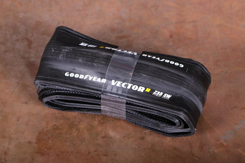 2025 Goodyear Vector R Z35 SW