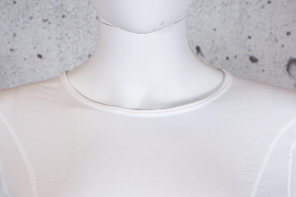 2025 Gorewear M Women Base Layer Thermo Long Sleeve Shirt - collar.jpg