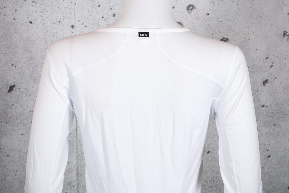 2025 Gorewear M Women Base Layer Thermo Long Sleeve Shirt - shoulders.jpg