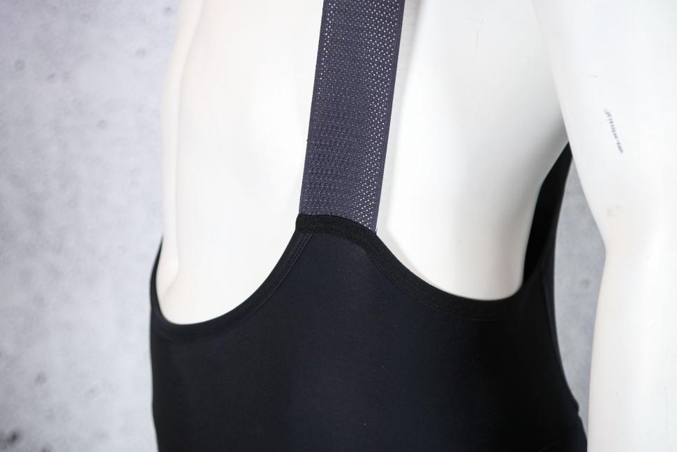 2025 Gorewear SWIFTRIDE Thermo Bib Tights Mens - strap detail.jpg