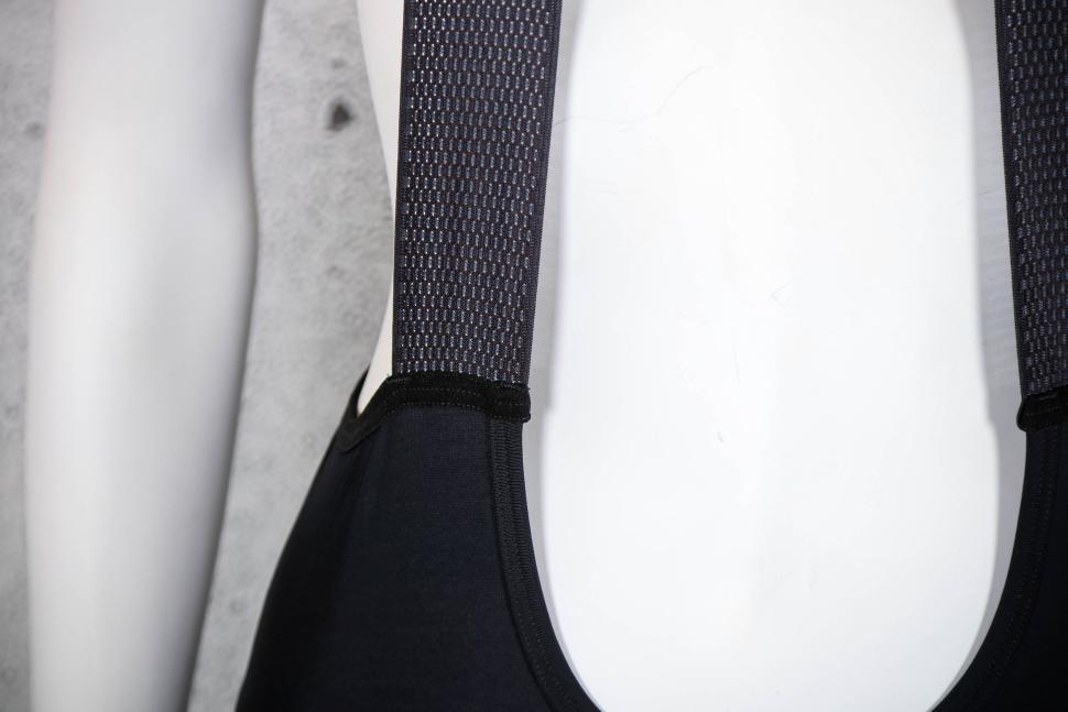 2025 Gorewear SWIFTRIDE Thermo Bib Tights Women - strap detail.jpg
