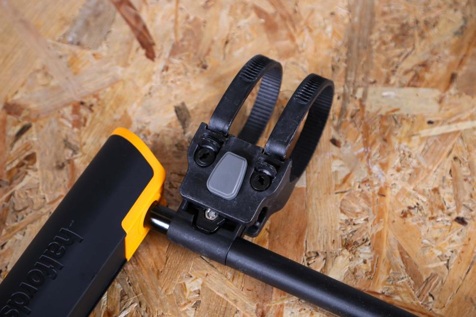 2025 Halfords 23cm D Lock - frame bracket.jpg
