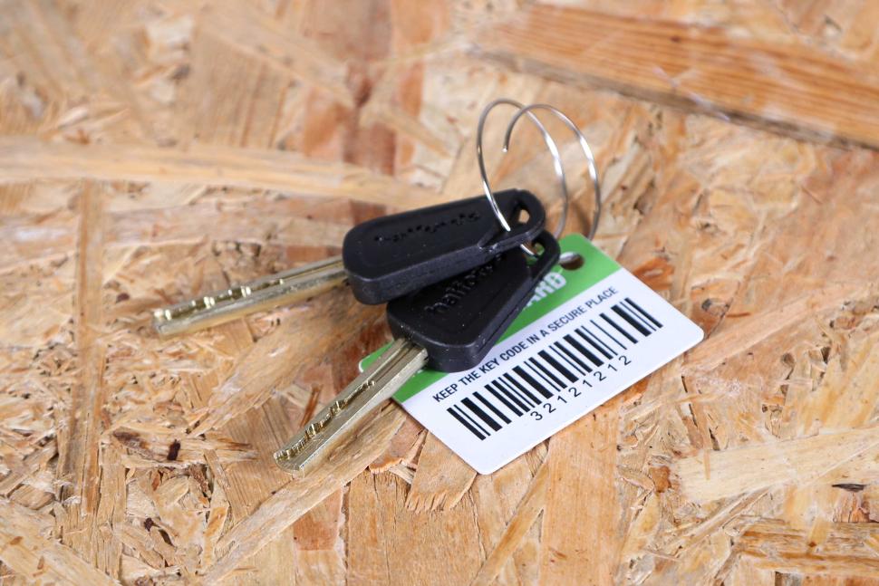 2025 Halfords 23cm D Lock - keys