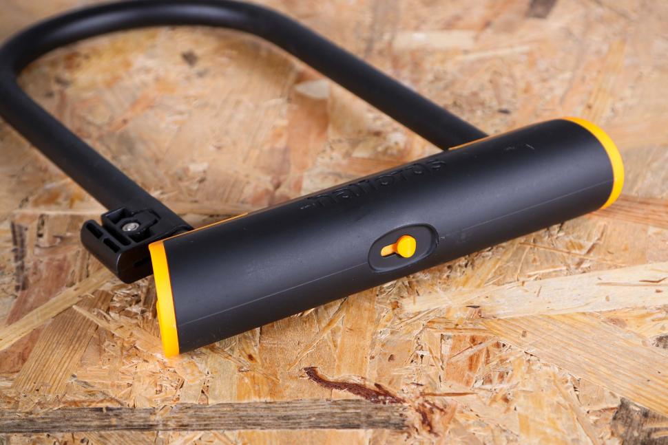 2025 Halfords 23cm D Lock - lock barrel.jpg
