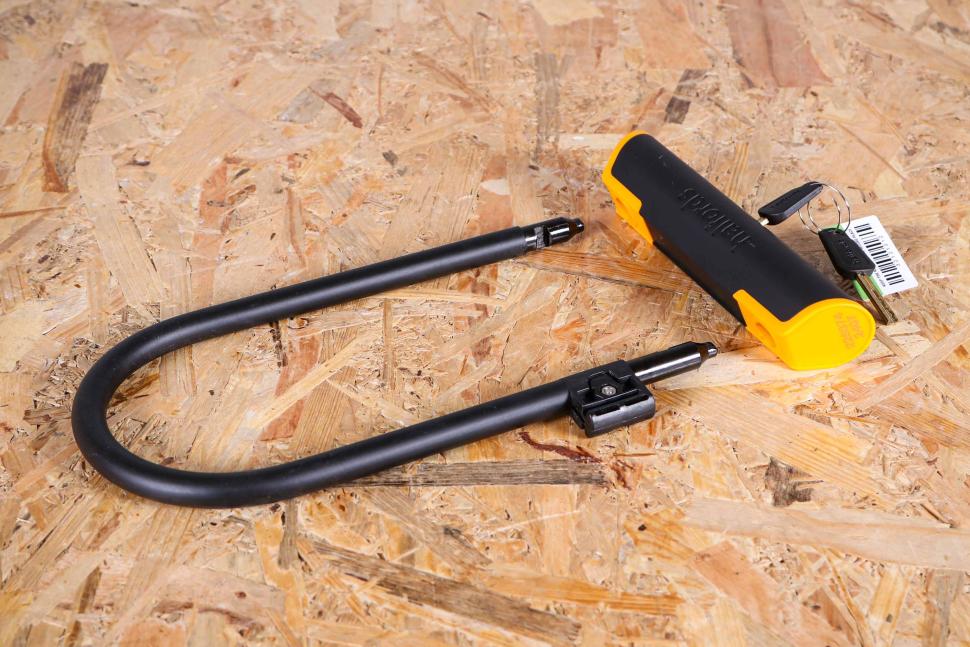 2025 Halfords 23cm D Lock - open 1.jpg