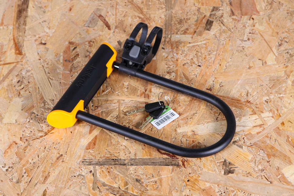 2025 Halfords 23cm D Lock.jpg