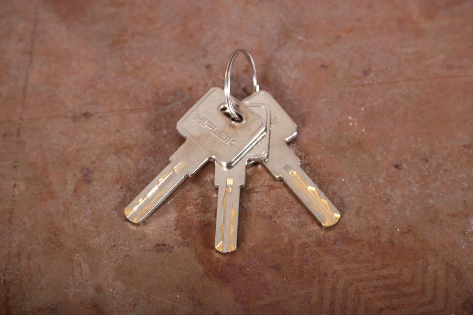 2025 Hiplok Original - keys.jpg