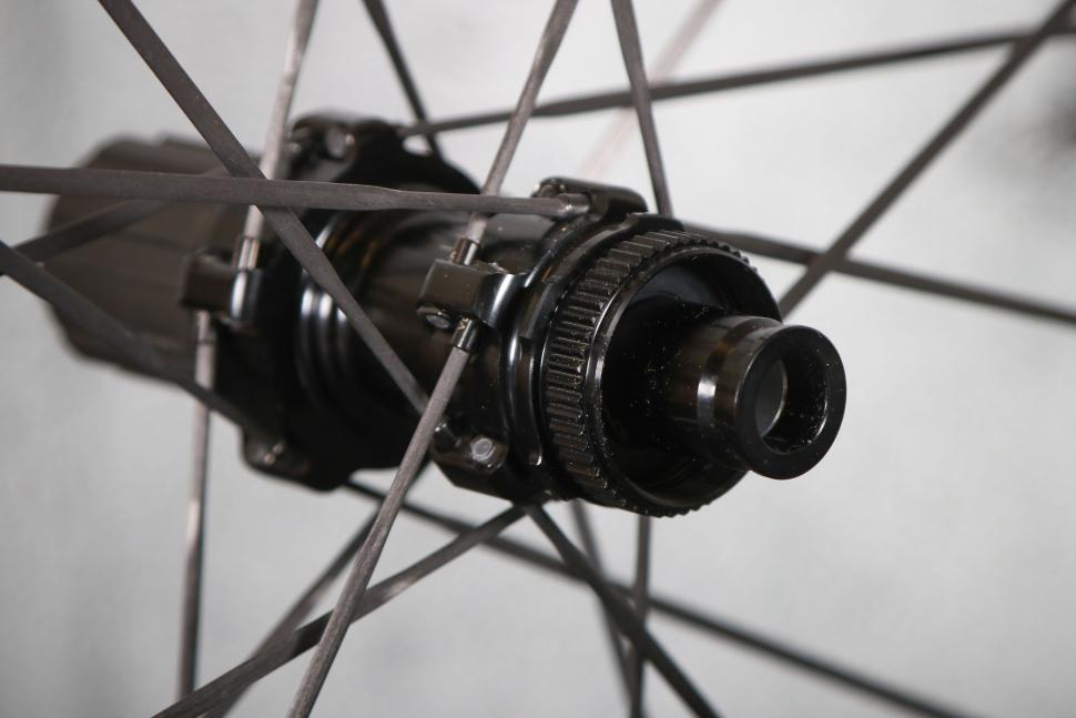 2025 Hunt 44_46 Aerodynamicist UD Carbon Spoke Disc Wheelset - rear hub 2
