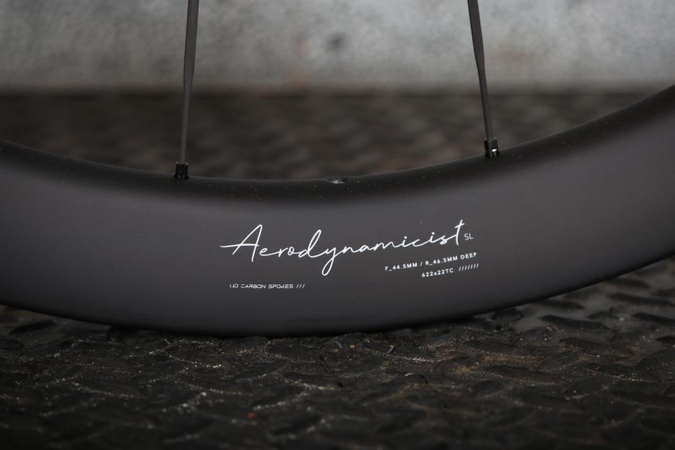 2025 Hunt 44_46 Aerodynamicist UD Carbon Spoke Disc Wheelset - rim detail