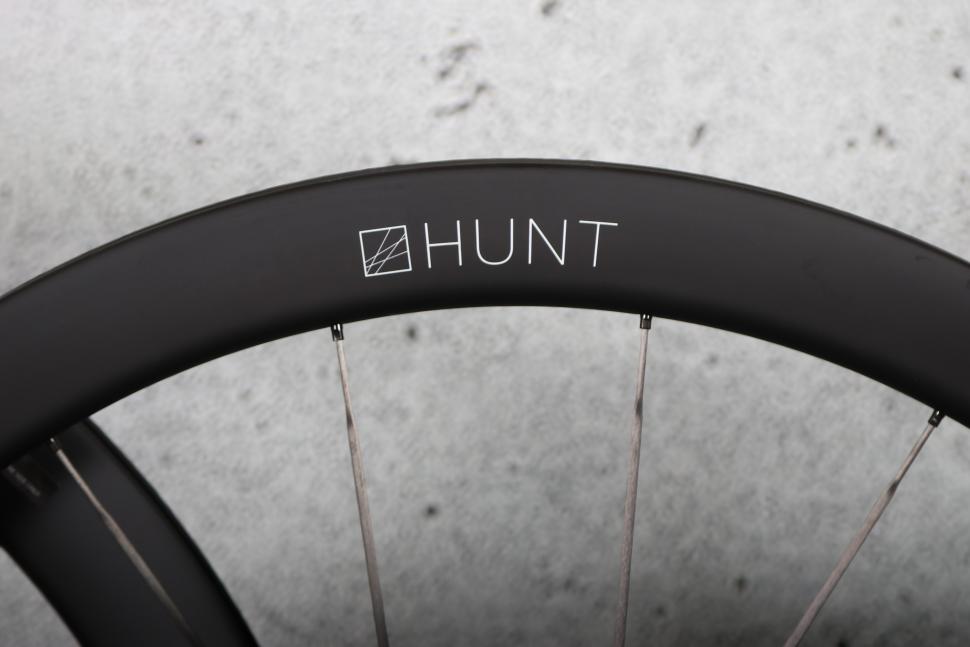 2025 Hunt 44_46 Aerodynamicist UD Carbon Spoke Disc Wheelset - rim logo