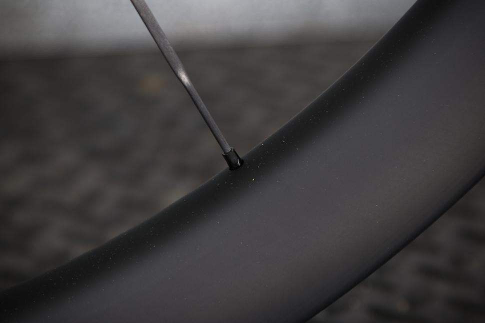 2025 Hunt 44_46 Aerodynamicist UD Carbon Spoke Disc Wheelset - spoke nipple