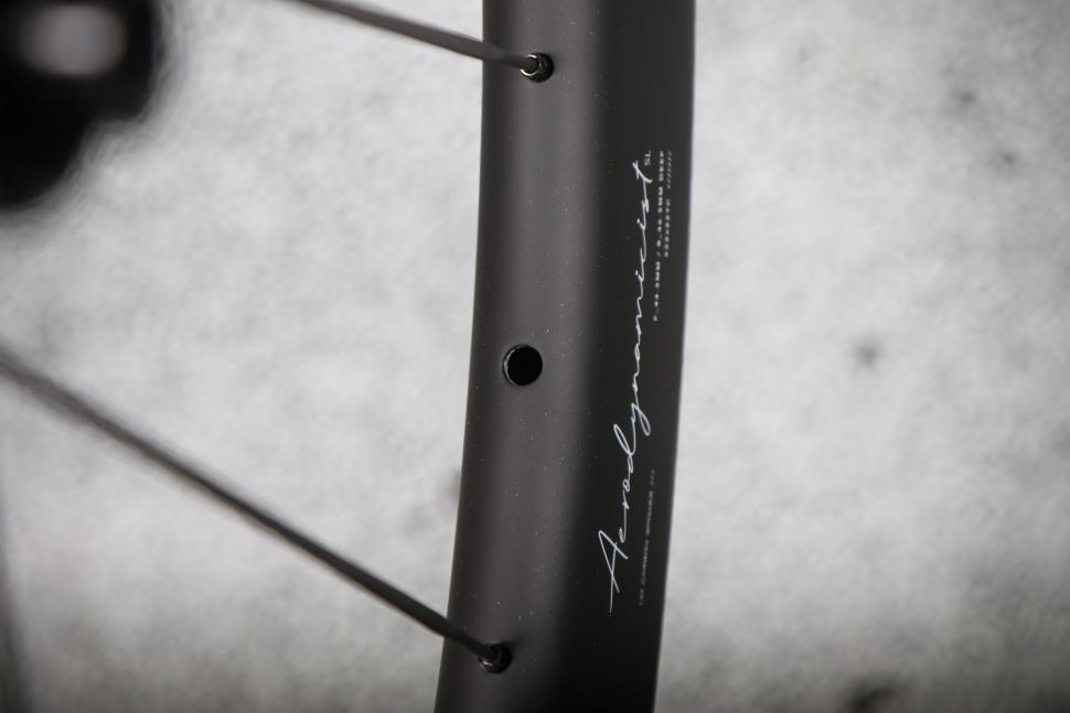 2025 Hunt 44_46 Aerodynamicist UD Carbon Spoke Disc Wheelset - valve hole