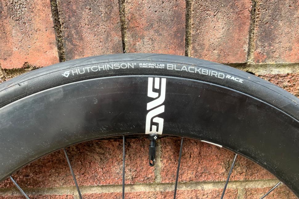 2025 Hutchinson Blackbird Race tyre name.png