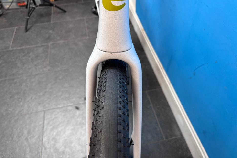 2025 Hutchinson Caracal Race tyre fitted 3.jpg
