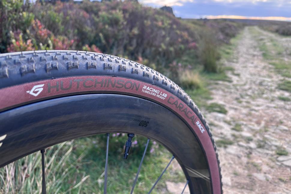 Hutchinson Caracal Race tyre
