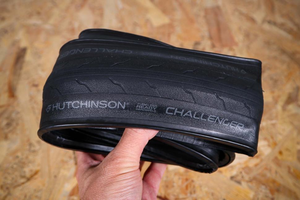 2025 Hutchinson Challenger 700x35 - 1.jpg