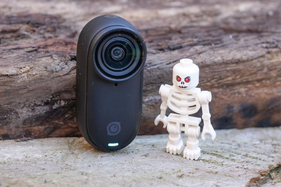2025 Insta360 GO 3S - camera scale.jpg