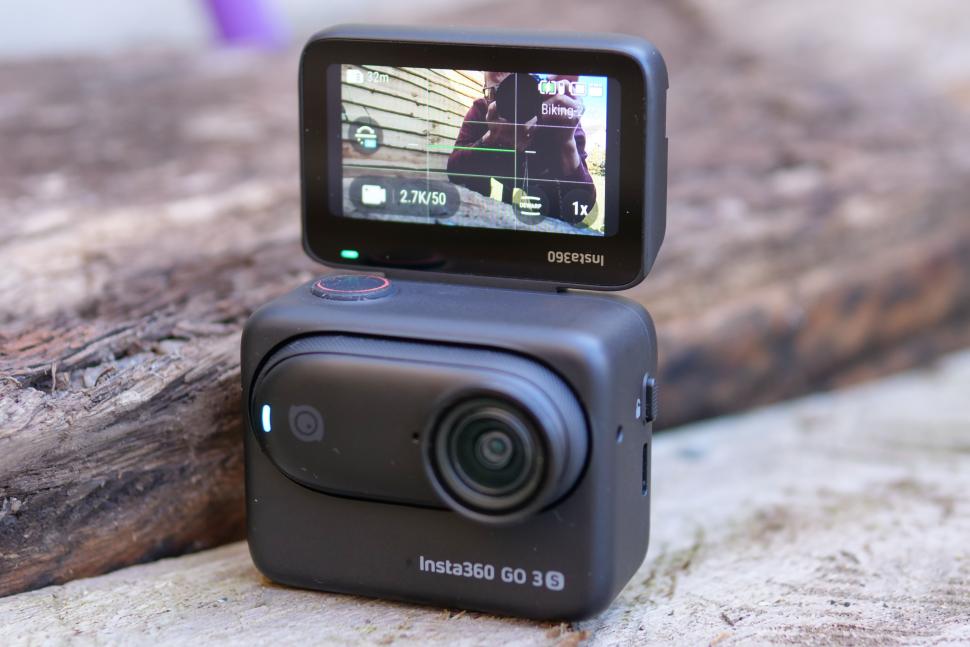 2025 Insta360 GO 3S - flip screen.jpg
