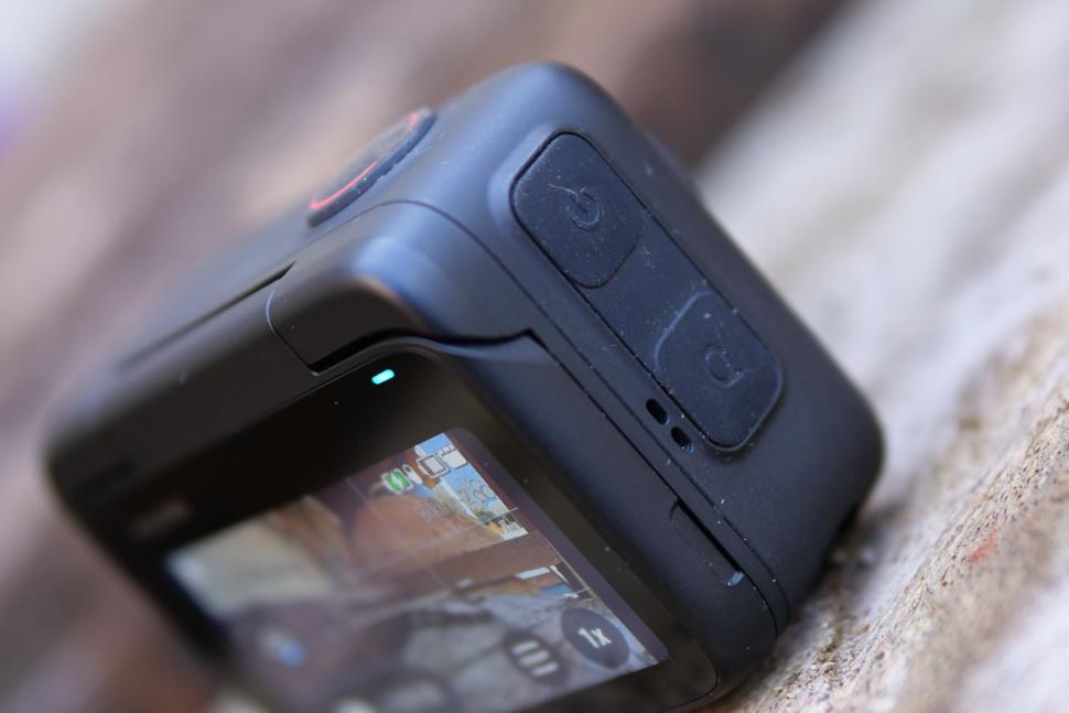 2025 Insta360 GO 3S - side buttons.jpg