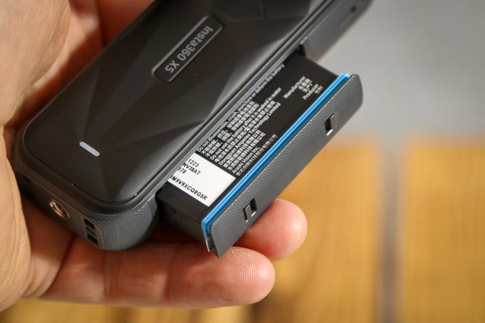 2025 Insta360 X5 Action Camera - battery.jpg
