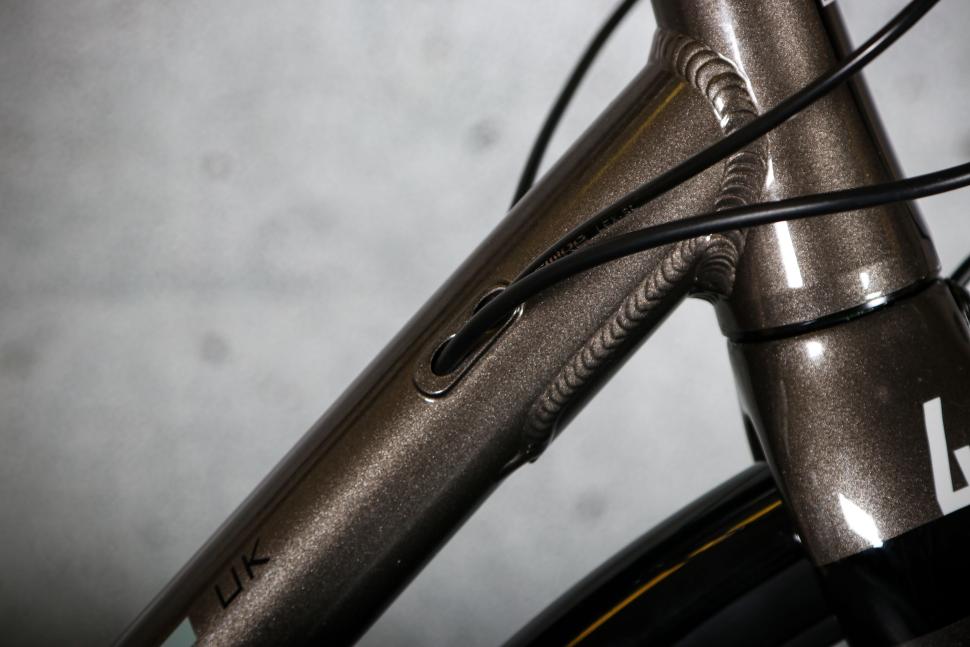 2025 Kinesis 4S Tiagra - cabkle routing.jpg