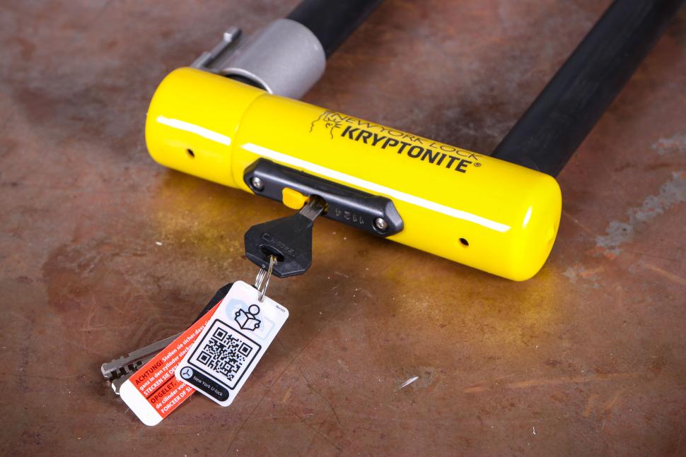 2025 Kryptonite New York Diamond Angle Grinder Resistant U-Lock Sold Secure Diamond - keys in lock.jpg