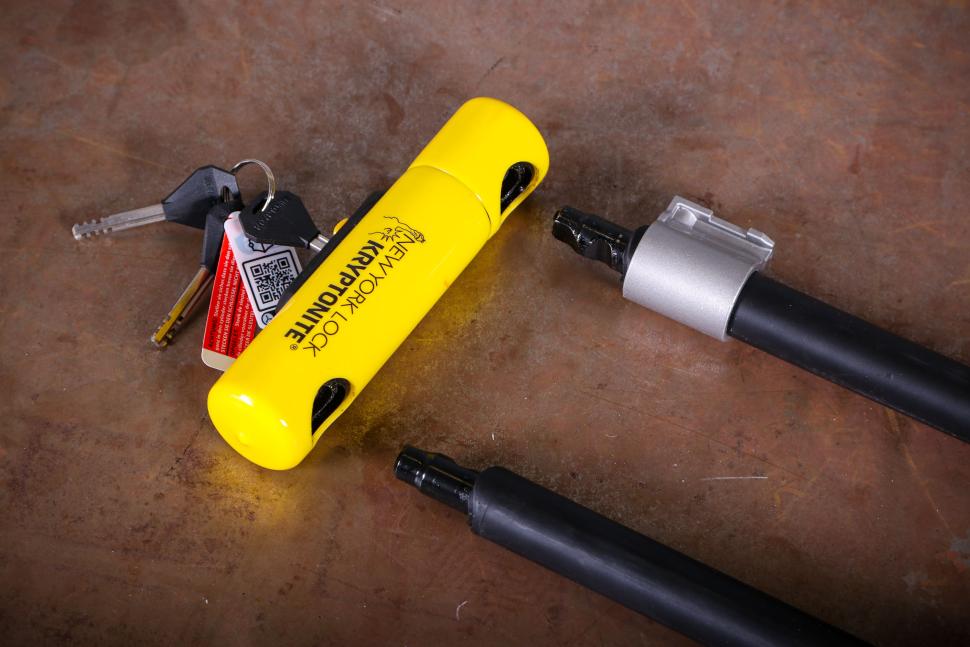 2025 Kryptonite New York Diamond Angle Grinder Resistant U-Lock Sold Secure Diamond - unlokced 2.jpg